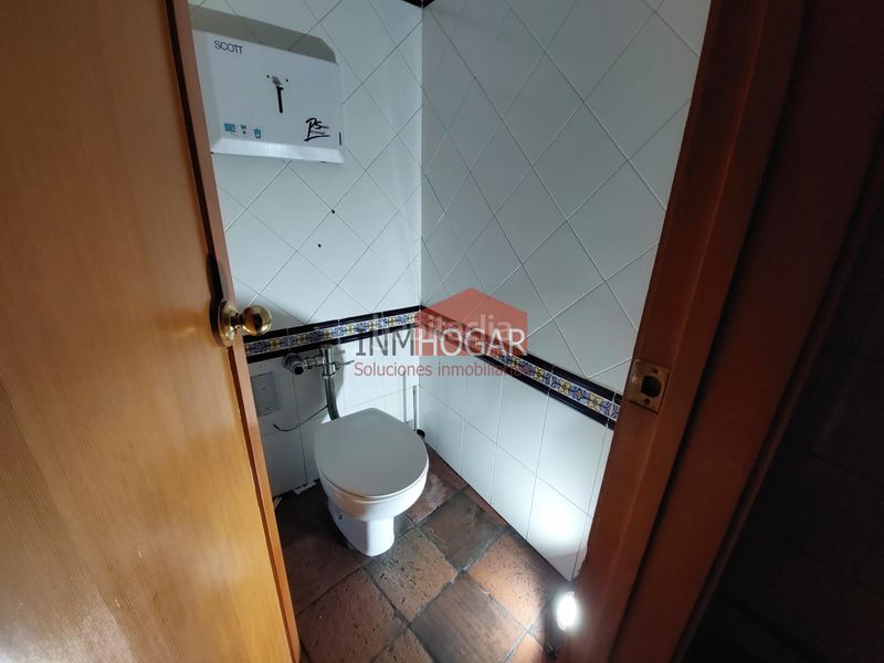 Foto d8a76ac3-2bbc-4a52-8e41-4ae586386adb. Local comercial a Arévalo