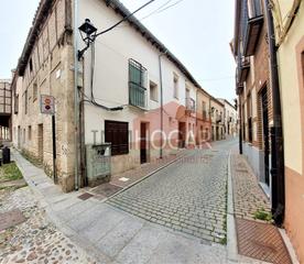 Maison jumelée à Arévalo. Vivienda en la plaza de la villa ideal para inversores 05200