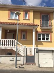 Casa adossada a Mojados. A la venta estupendo adosado en el municipio de mojados, en vall