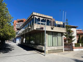 Lloguer Local Comercial a Campo de la Juventud