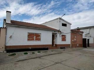 Casa aparellada a Matapozuelos. A la venta casa adosada en matapozuelos