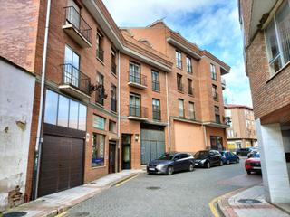 Pis  Plaza constitucion. Moncasa vende