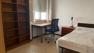 Piso en Centro. Moncasa vende piso céntrico de 5 dormitorios