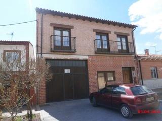 Casa  San lazaro. Moncasa vende amplia casa en el núcleo urbano de medina del camp