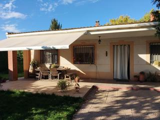 Masia en Villamuriel de Cerrato. Moncasa vende espectacular finca rustica al lado de villamuriel