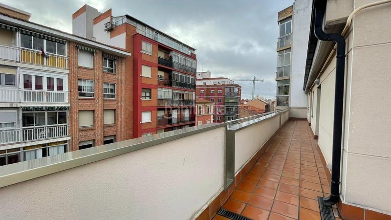 Foto d487a6b5-f3cb-4635-9881-c1b03b99ae69. Alquiler ático moncasa alquila exclusivo ático con impresionante terraza en Caño Argales en Valladolid