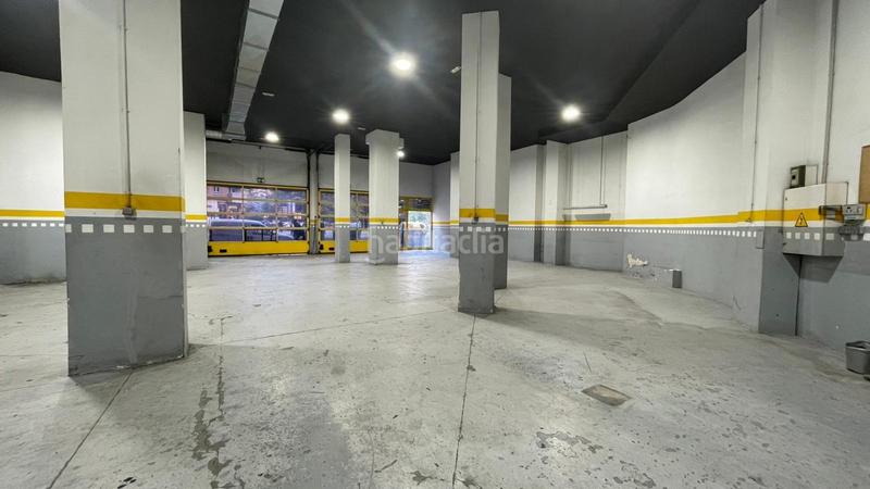 Foto c79cde14-ef2e-4664-a087-2ced3ee6bb53. Alquiler local comercial moncasa vende amplio local con gran fachada acristalada en Valladolid