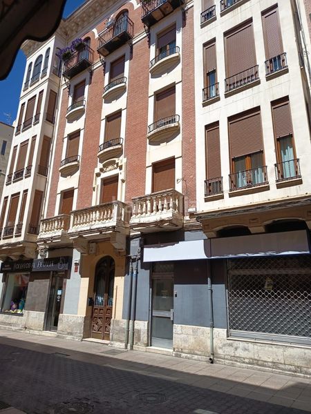 Foto d8a352f1-d257-4bff-bf9d-670a1a2c1c6d. Local comercial a Centro Palencia