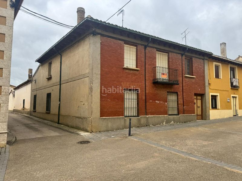 Foto 53af9acc-9e8b-46b1-9b6d-3c8c65faf51b. Casa amb aparcament a Frómista