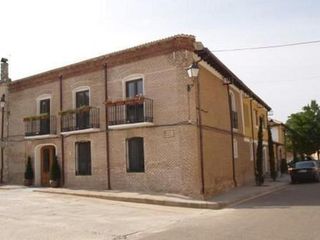 Edifici a Villarramiel. Moncasa vende hotel   restaurante