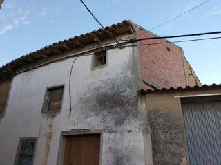 Terreny residencial a Amusco. Moncasa vende 2 viviendas para derribo en amusco centro del pueb
