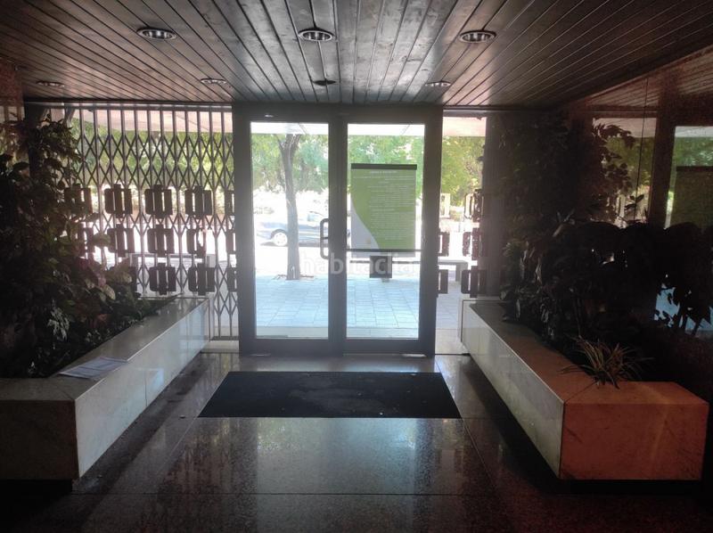 Foto a243ee8c-a381-4e15-a9af-1b8d7377f159. Local comercial en Centro Valladolid