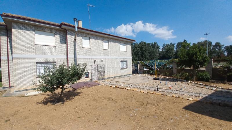 Foto b7591cf5-1042-4b24-bf48-6ed74e96889d. Chalet  independiente- en Argujillo