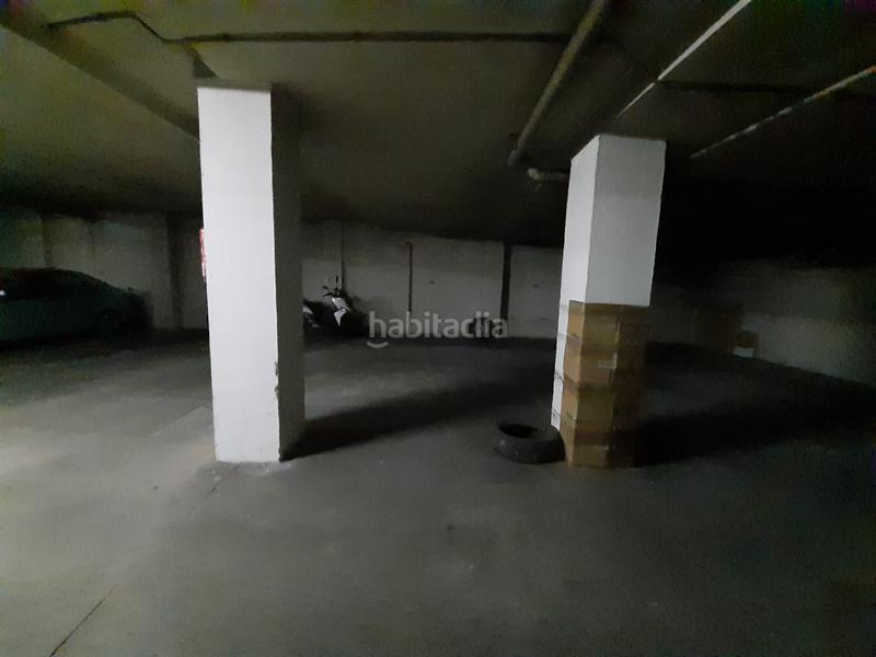 Foto b0b57566-f0d5-466d-8172-76c28594de6f. Autoparkplatz in Los Bloques Zamora