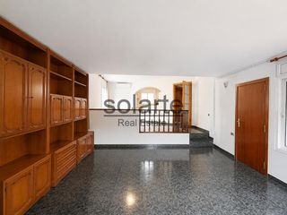 Casa  Calle de canovelles. Casa de grandes dimensiones ideal para familias o inversión