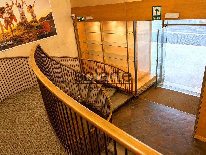 Foto b221027a-53b9-4a97-9ac3-692c392ea820. Edifici a Collblanc Hospitalet de Llobregat (L´)