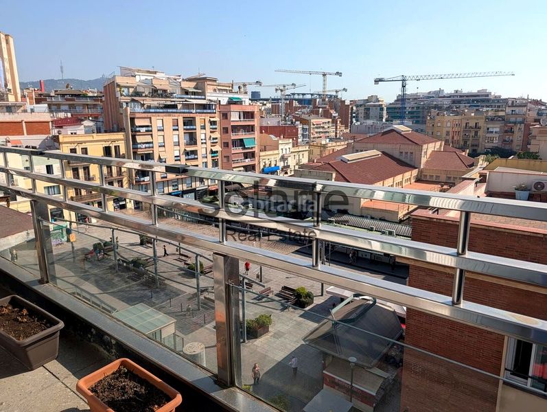 Foto b8783665-1f0c-4811-bec8-bb6bc216d67f. Edifici a Collblanc Hospitalet de Llobregat (L´)