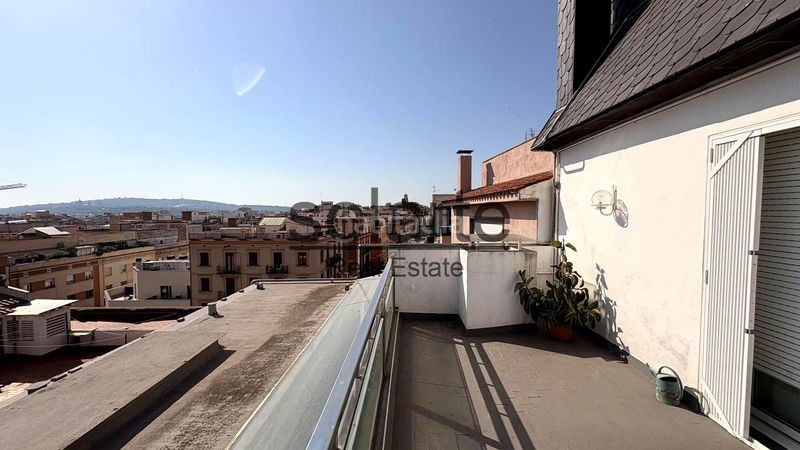 Foto b8ba527f-b85f-4eaf-aff3-9ad108e43647. Edifici a Collblanc Hospitalet de Llobregat (L´)