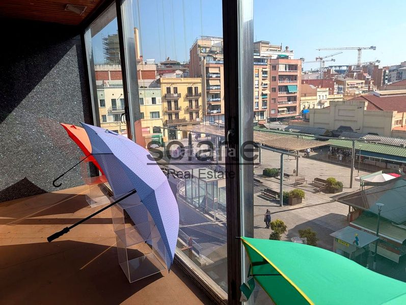 Foto e00348c5-4544-4840-a1bc-4f9ee3a0cd4f. Edifici a Collblanc Hospitalet de Llobregat (L´)
