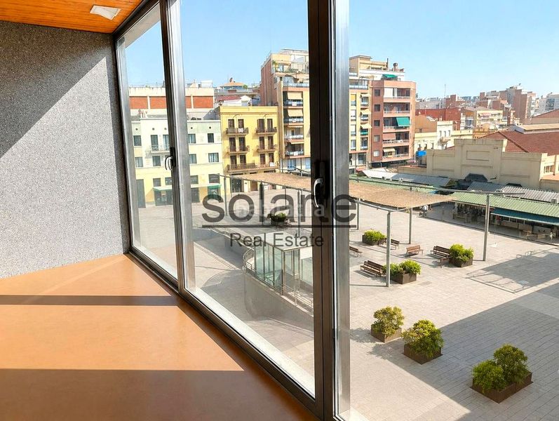 Foto eb9395f2-96a4-4723-8a71-a7d0e9299fa3. Edifici a Collblanc Hospitalet de Llobregat (L´)
