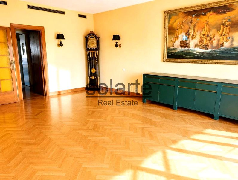 Foto ed7d1047-4d07-4013-bcad-f592436527dd. Edifici a Collblanc Hospitalet de Llobregat (L´)