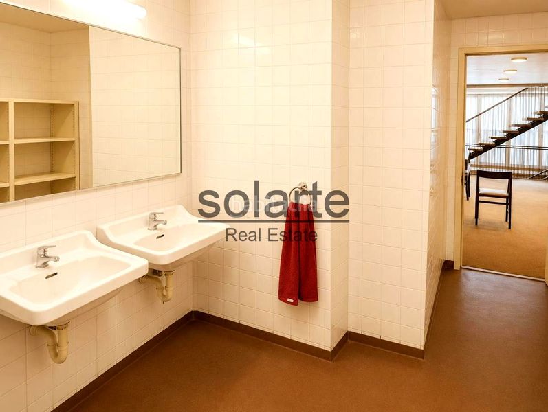Foto f266f55f-d07d-47a5-9007-982beb354cb3. Edifici a Collblanc Hospitalet de Llobregat (L´)