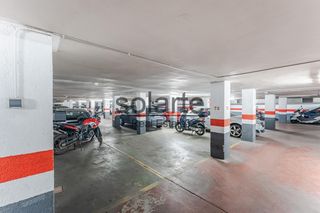 Aparcament cotxe  Carrer martí codolar. Aparca sin preocupaciones