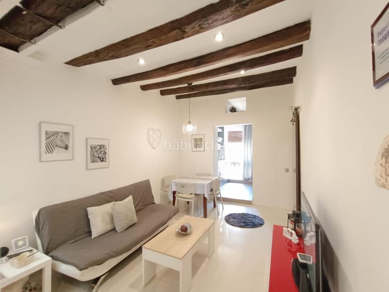 Foto 60d2fe03-542c-4671-9813-49c5e620bd5c. Pis a Raval Barcelona