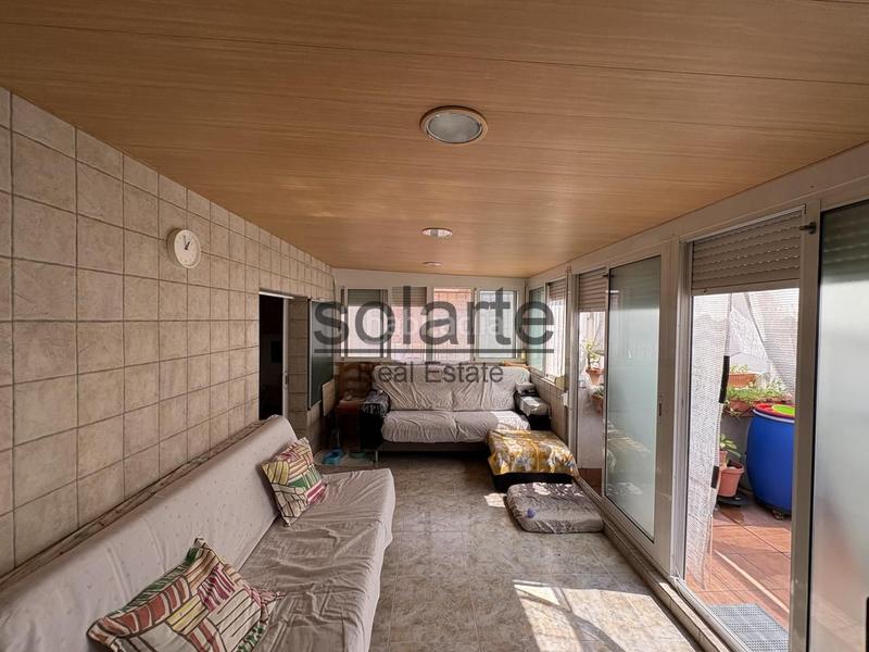 Foto 0f8f5943-54c3-4e2c-887e-9b441bcf8852. Piso descubre tu nuevo hogar, lleno de comodidad y luz en Hospitalet de Llobregat (L´)
