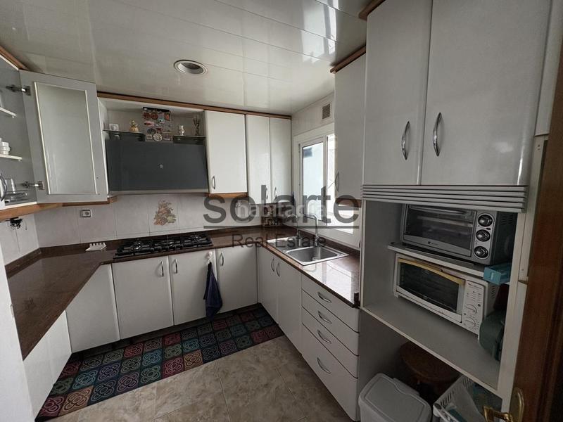 Foto bfd69e99-0f17-4219-ae1a-e73551a3c6cb. Piso descubre tu nuevo hogar, lleno de comodidad y luz en Hospitalet de Llobregat (L´)