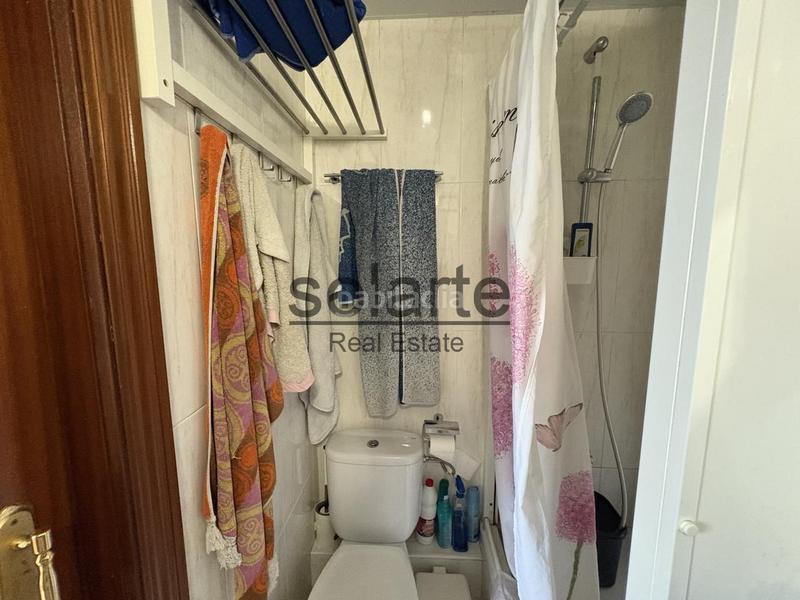 Foto f16dff52-a9b9-4e74-b8b7-b291bf40bdb9. Piso descubre tu nuevo hogar, lleno de comodidad y luz en Hospitalet de Llobregat (L´)
