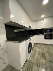 Maison  Carrer d'elcano. Gran casa de dos plantas con amplios espacios y múltiples posibi