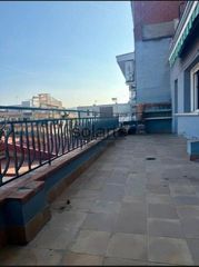 Dúplex  D'almansa. Luminoso dúplex con terraza y gran potencial de reforma