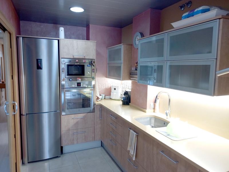 Foto 952f99db-a2b0-4e5c-9c5e-8f54d9c74993. Pis amb calefacció aparcament a Montigalà Badalona