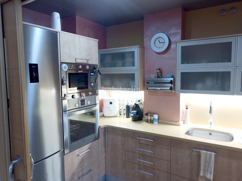 Foto a440fbbd-1704-4ff0-ac2c-d5e4080d9b8c. Pis amb calefacció aparcament a Montigalà Badalona