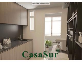 Pis  Calle de la via. ¡estupendo piso con ascensor, muy bien situado junto a la plaza