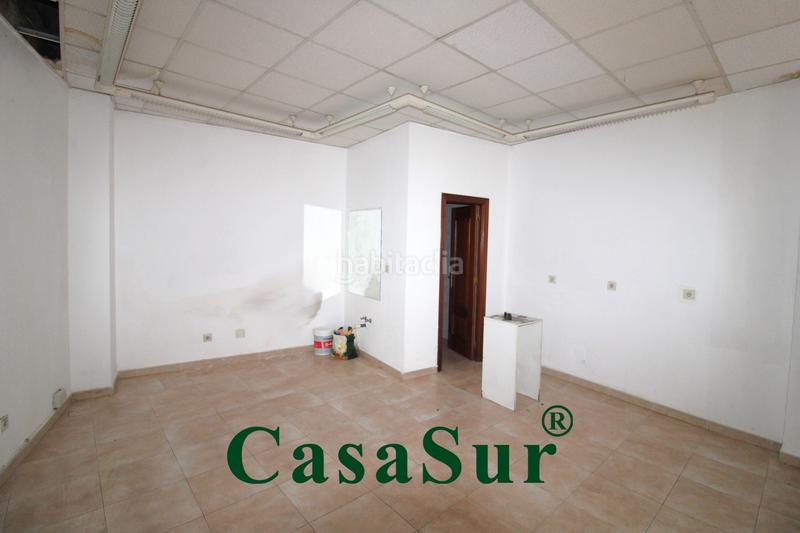 Foto 88482ede-656d-4ae0-a862-af4db578e396. Local comercial a Circular Valladolid
