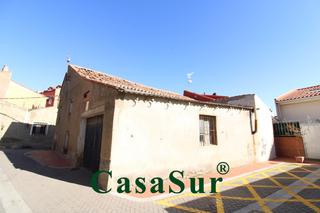 Casa a Zaratán. ¡amplia casa con muchísimas posibilidades, situada en el centro