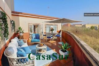 Casa  Calle nardo. ¡magnífica casa con un gran patio, garaje y bodega, muy bien sit