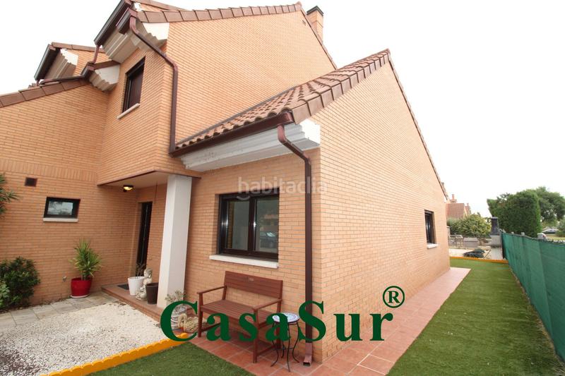 Foto cf172f8b-46e9-413a-b8e4-e68728411a17. Chalet con riscaldamento parcheggio piscina in Aldeamayor de San Martín