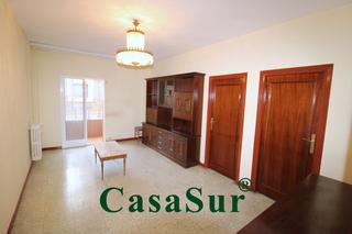 Appartement à Centro. ¡magnífico piso con ascensor y garaje, muy bien situado junto al
