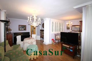 Pis  Calle simón aranda. ¡magnífico piso de lujo con ascensor y garaje; muy bien situado