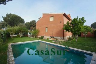 Chalet  Calle dos. ¡exclusivo chalet independiente con piscina privada!