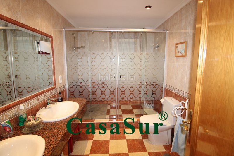 Foto e2651d7f-97fa-4f9f-a6ae-7d45cec89b2c. Xalet amb xemeneia calefacció aparcament piscina a Traspinedo