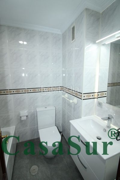 Foto b4319e37-ced3-4a09-b6e1-befe8c9a5dd3. Pis amb calefacció aparcament a La Rubia Valladolid