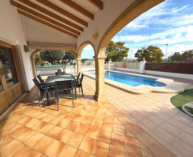 Foto 54edfa86-011c-4fa5-b413-da81738aa53c. Chalet avec piscine dans Benicolada - Las Adelfas Calp