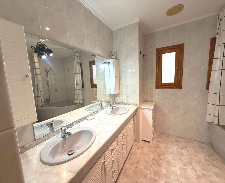 Foto f51713a6-f8b7-43ef-be5c-0f0c82f5c0ff. Chalet avec piscine dans Benicolada - Las Adelfas Calp