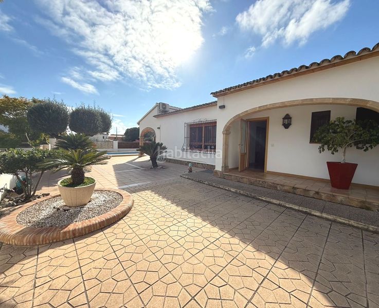 Foto 4d58b9ca-1a54-43fd-9fd8-e605517c310d. Chalet con piscina in Benicolada - Las Adelfas Calp