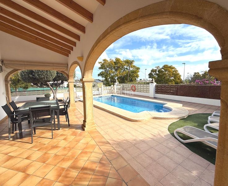 Foto a47784e5-70ce-4122-88ef-e2e400e70c5b. Chalet con piscina in Benicolada - Las Adelfas Calp