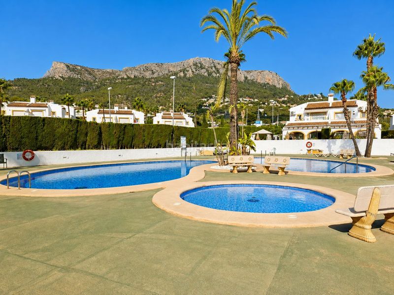 Foto 769e1314-9597-4a25-a826-a44471afc57b. Casa amb piscina a Benicolada - Las Adelfas Calp